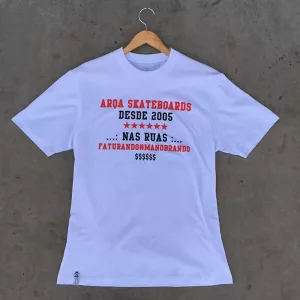 Camiseta Arqa Skateboards Faturando e Manobrando
